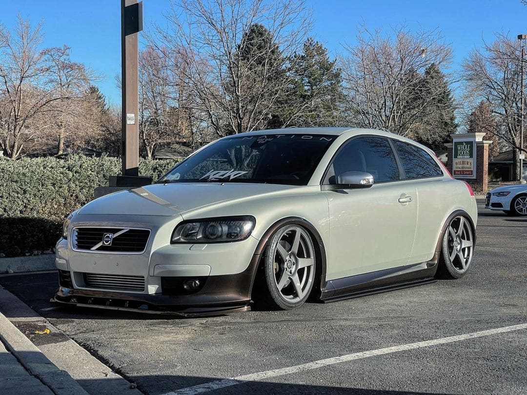 slammed Volvo C30 R Design