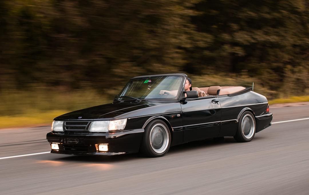 Lowered SAAB 900 