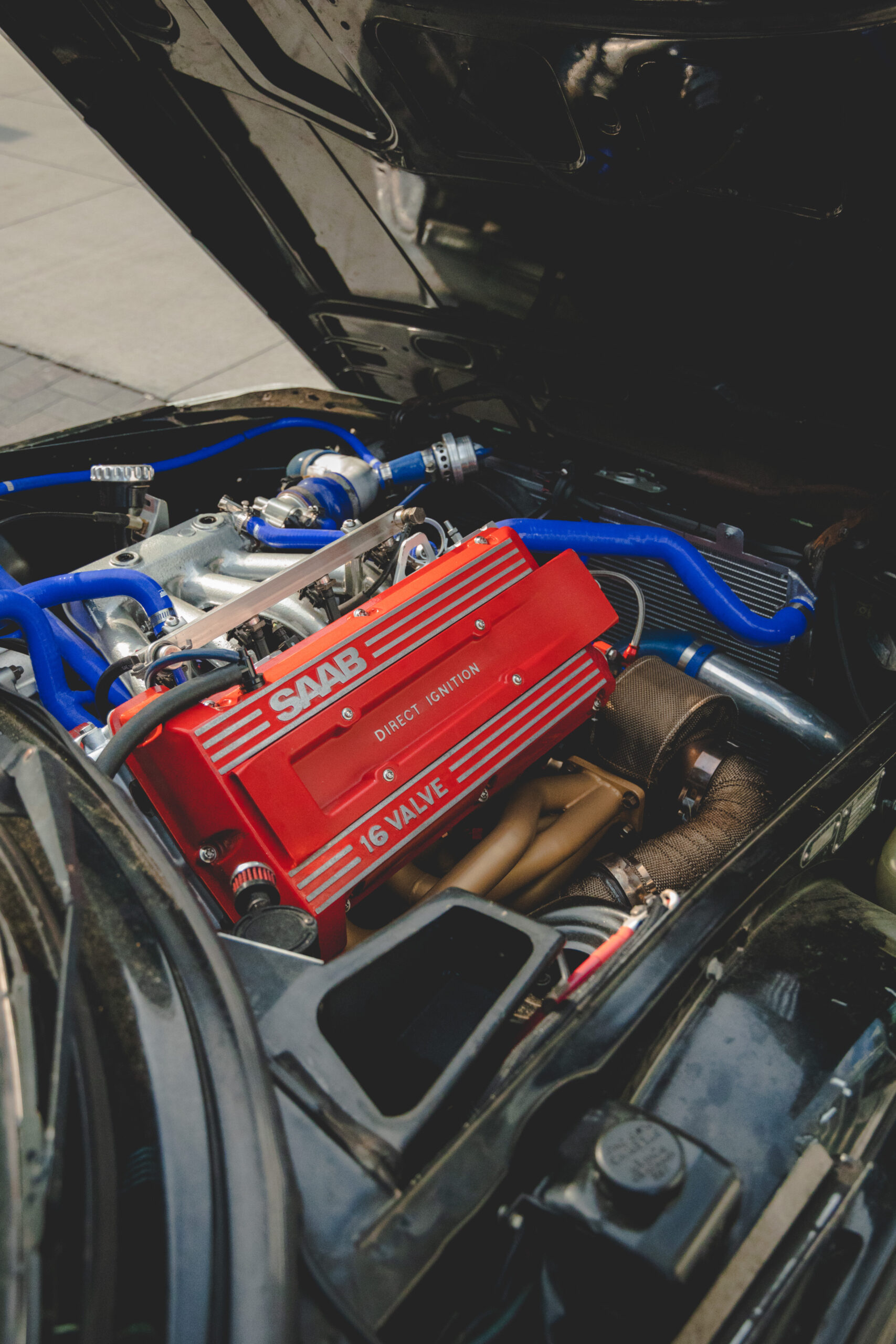 SAAB 900 Engine bay