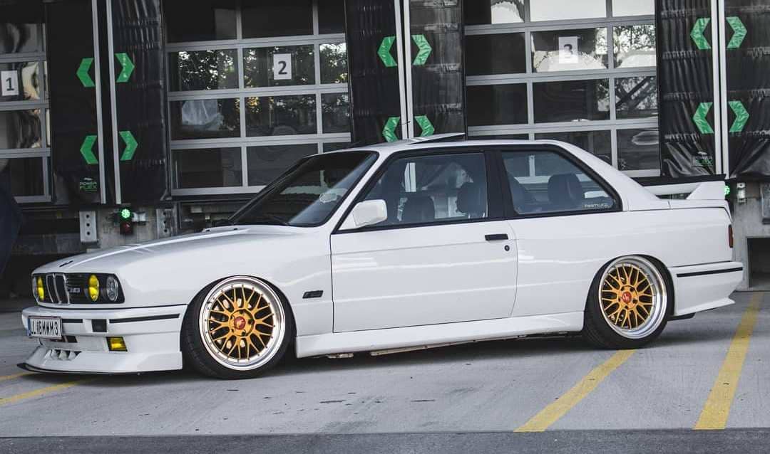 BMW E30 M3 On Air suspension 