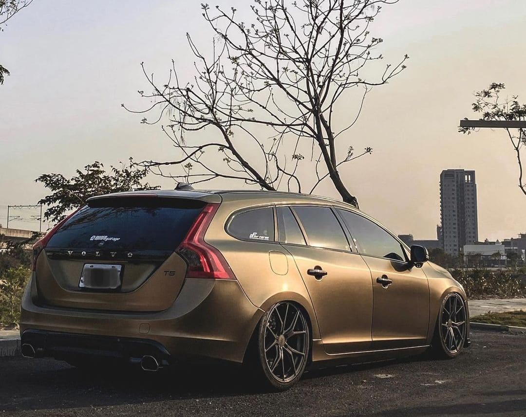 wrapped volvo v60