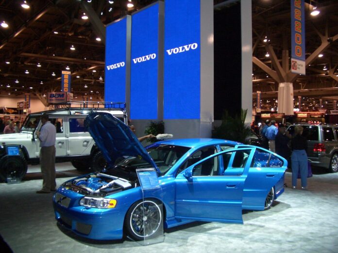 Elevate's Blue Volvo S60R - Show Car Highlight