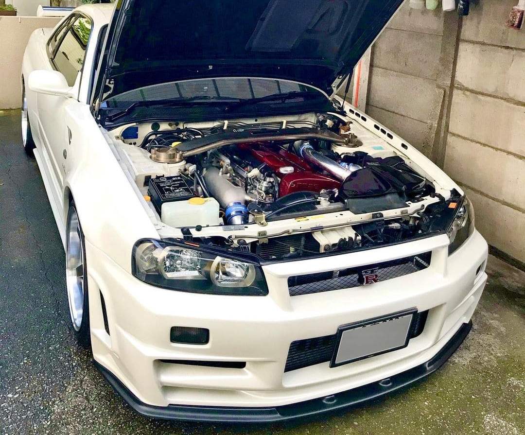 Nissan Skyline BNR34GT-R Vspec Engine bay