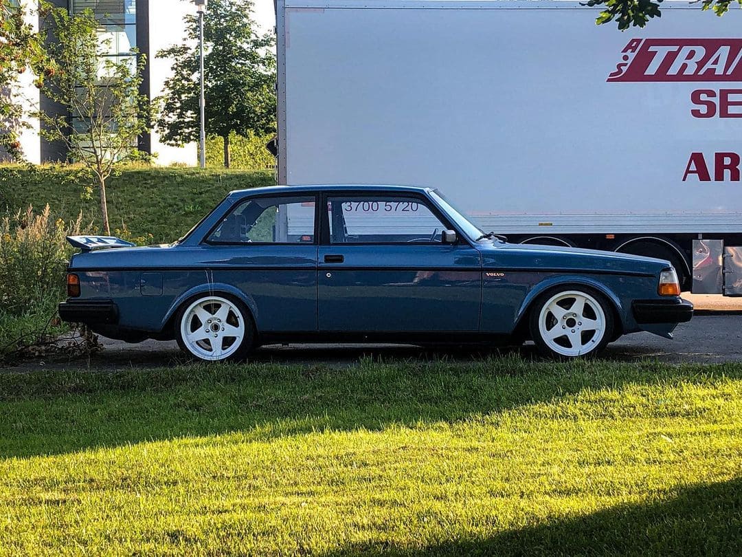 Volvo 242 With Rims