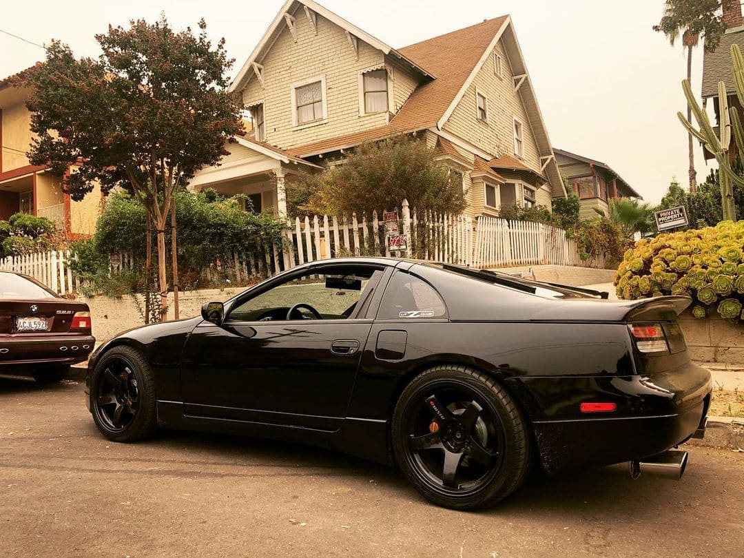 Lowered Nissan 300ZX