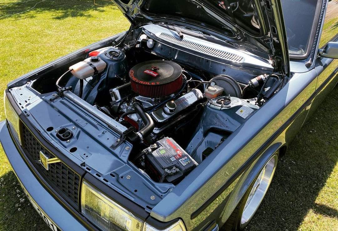 Volvo 240 Engine bay