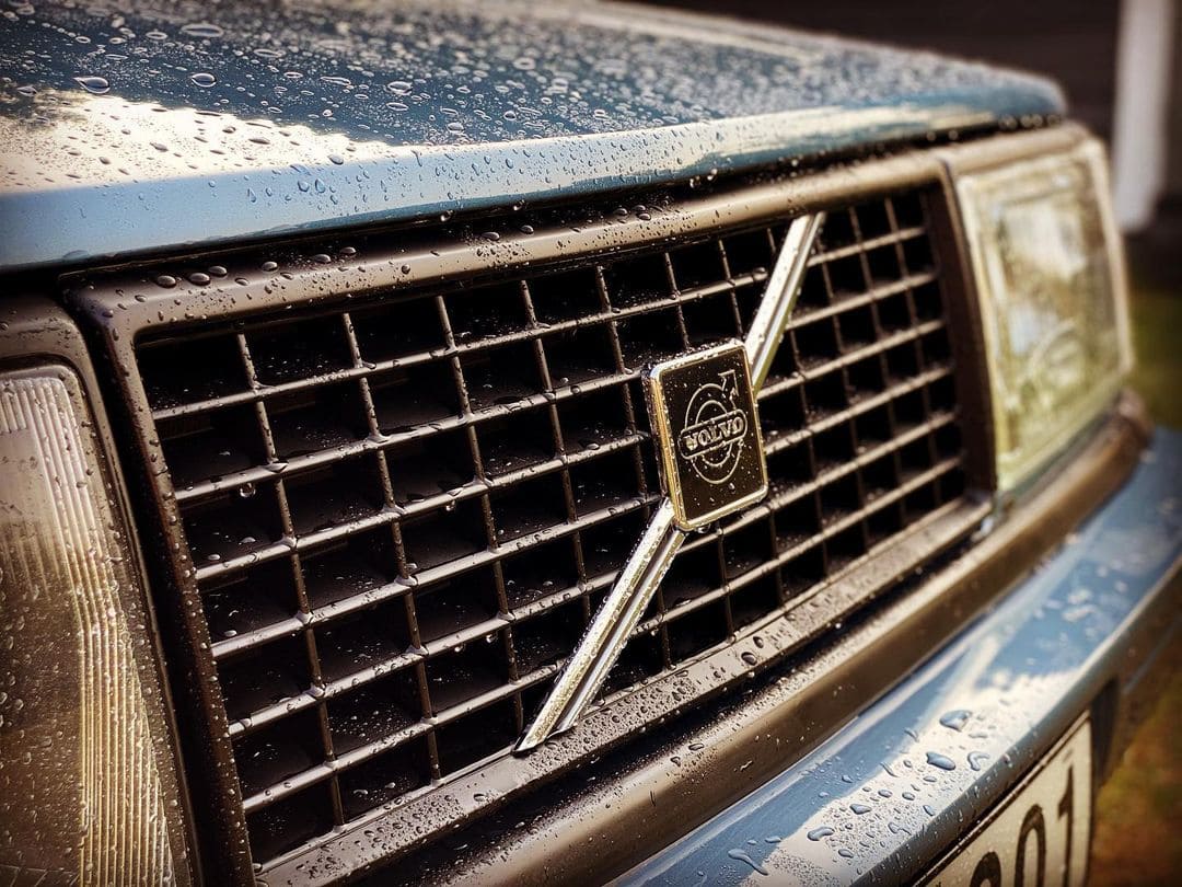 Volvo 240 Grill