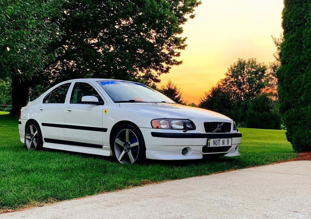 Lowered Volvo S60