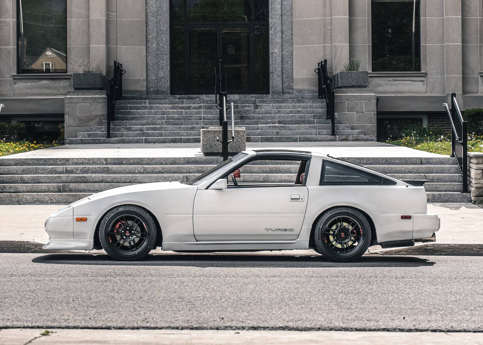 Lowered Nissan 300ZX 