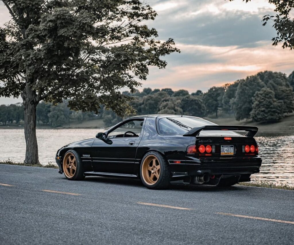 Robert Rivera's 1988 Mazda RX7 on ImportSauce.com