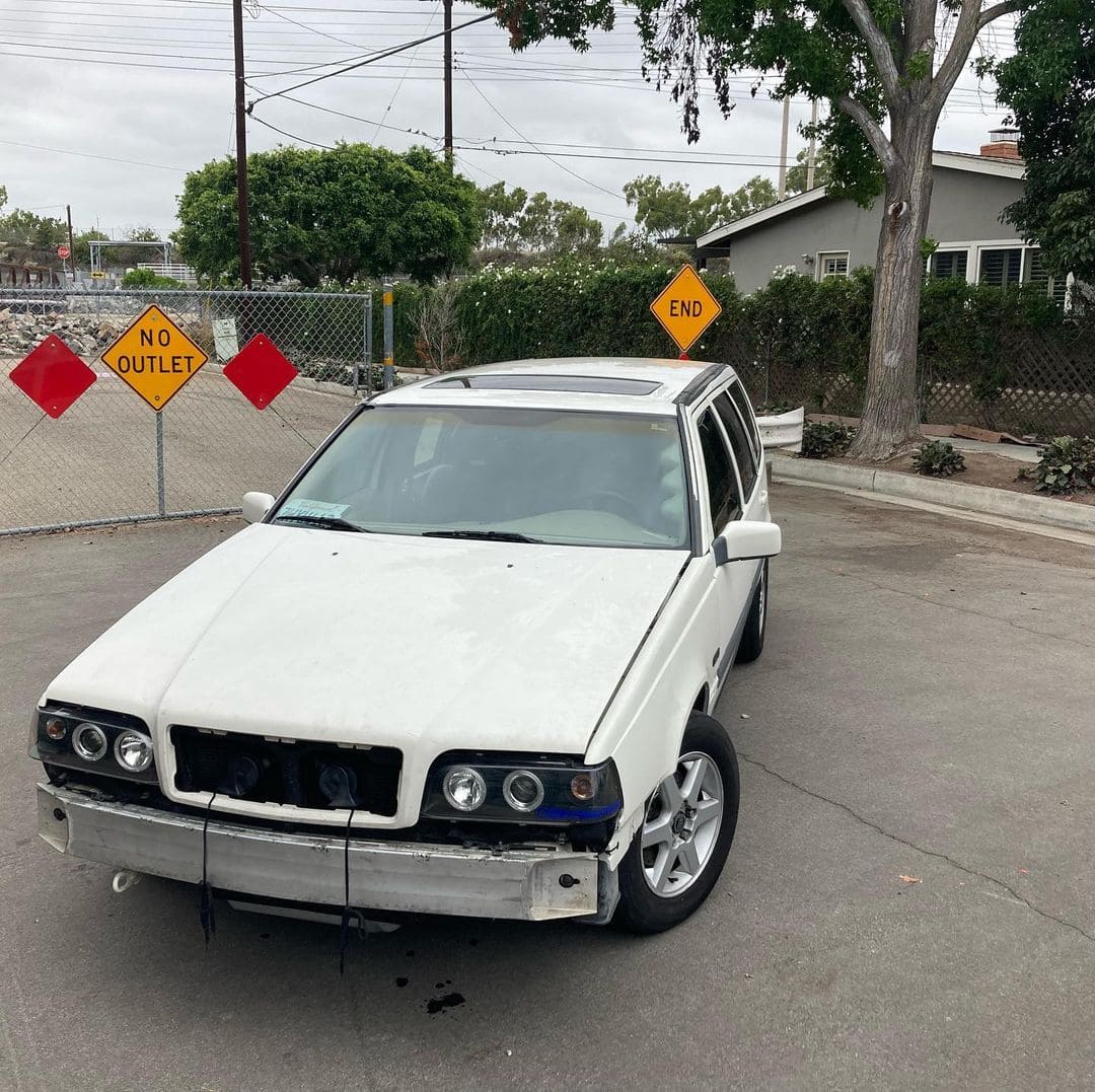 Volvo V70XC AWD Front End 