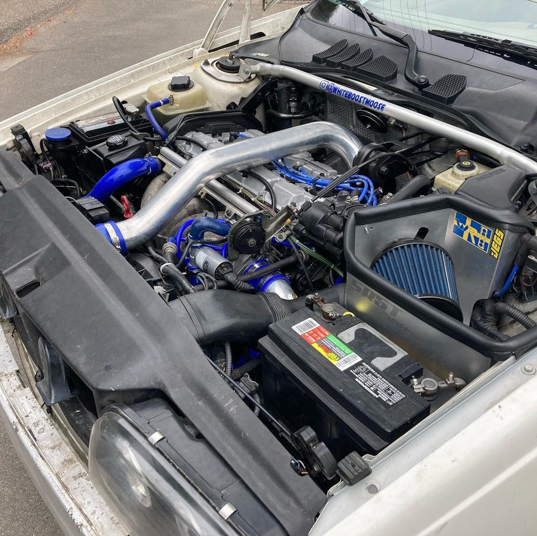 Volvo V70XC AWD Engine bay