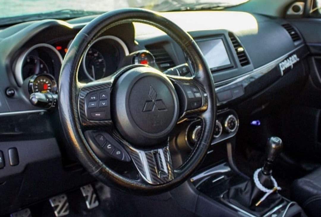 2013 Mitsubishi Lancer EVO X Interior