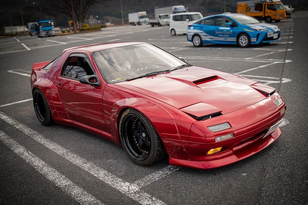 Mazda RX-7 With Rims