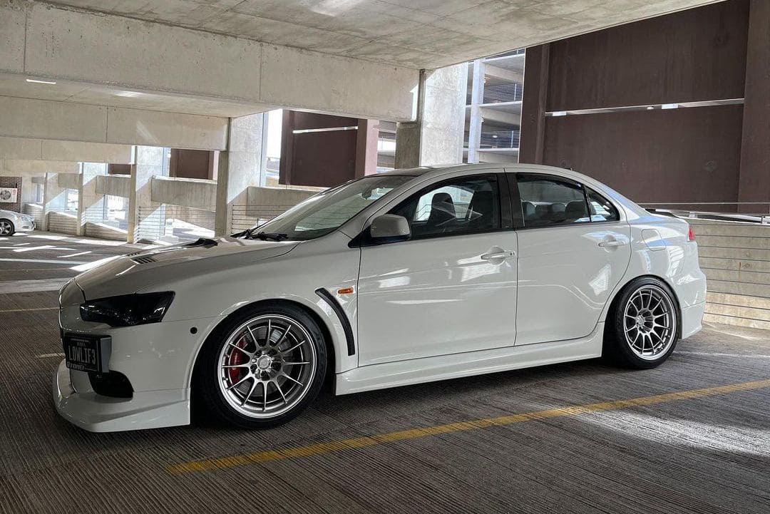 Lowered Mitsubishi Lancer Evolution Gsr