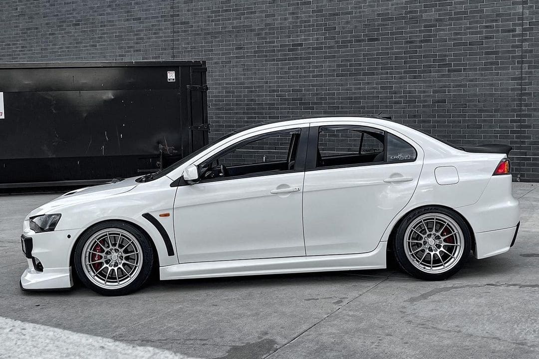 Mitsubishi Lancer Evolution Gsr With Rims