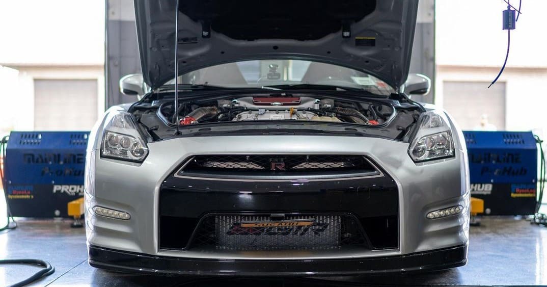 2016 Nissan GTR Premium Engine Bay 