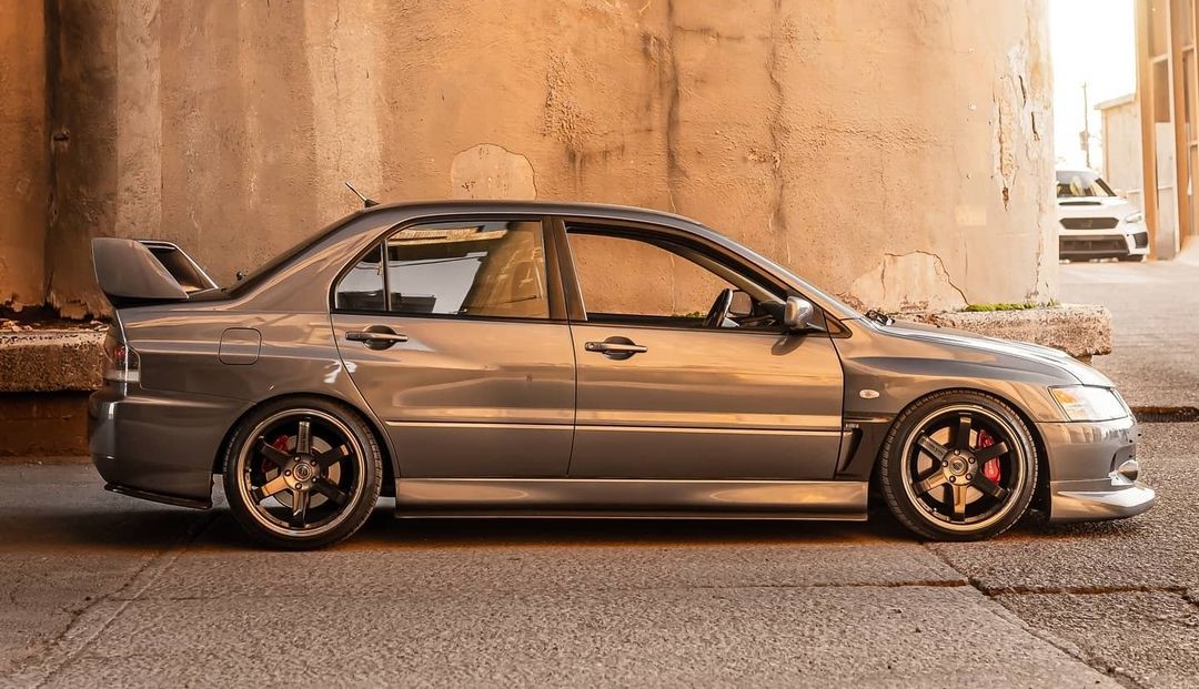 Custom 2006 Mitsubishi Lancer Evolution IX 